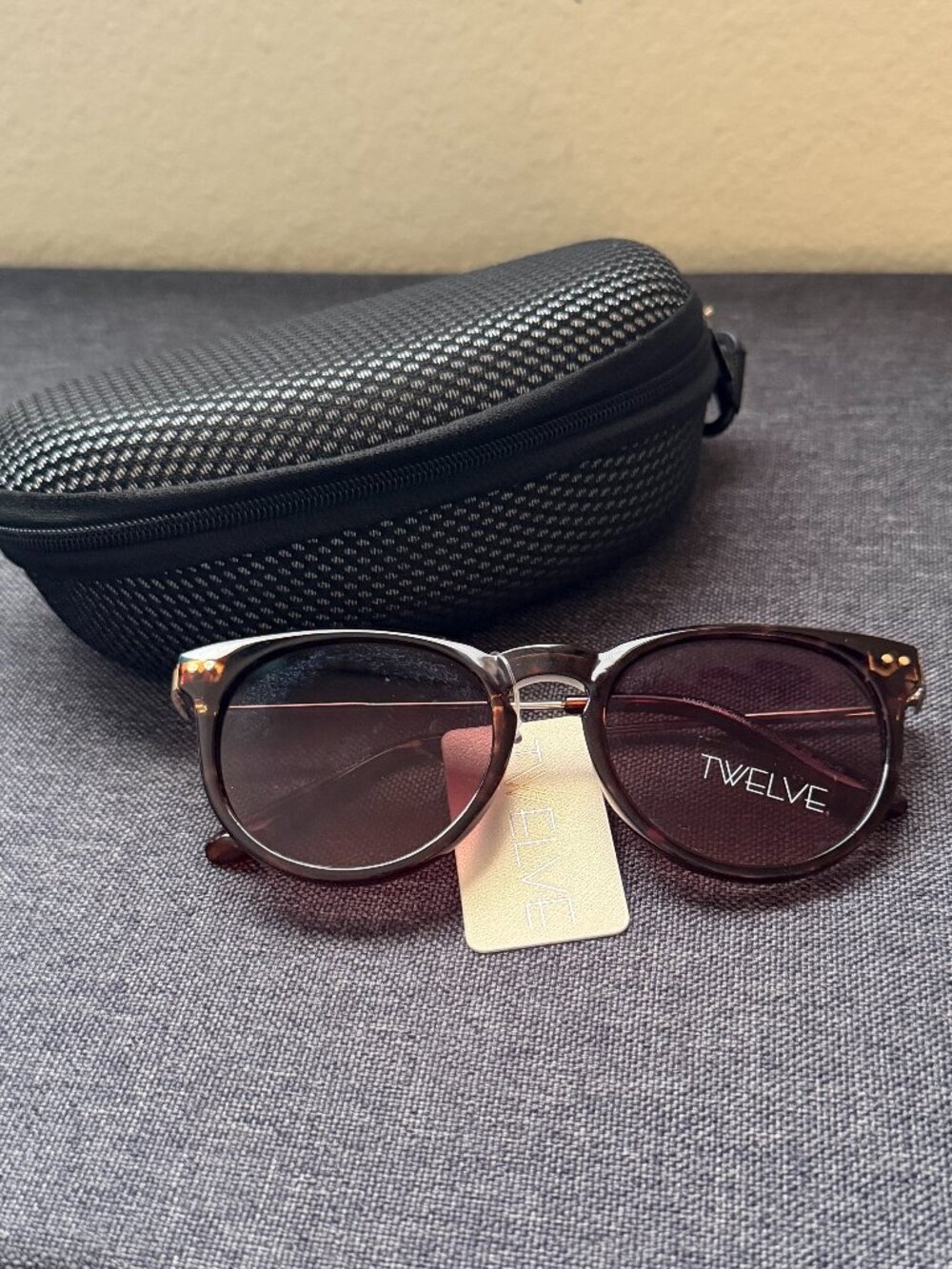 NWT Tortoise Round Sunglasses (with Free Case!)